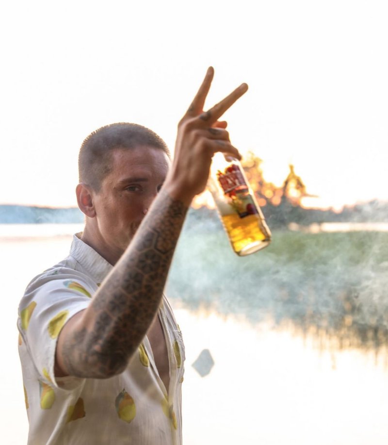 Bilden som Danny publicerade och önskade glad midsommar. Bildkälla: Instagram/dannysaucedo Bilden som Danny publicerade och önskade glad midsommar. Bildkälla: Instagram/dannysaucedo